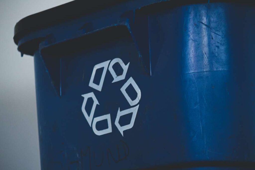 A bing with recycling sign